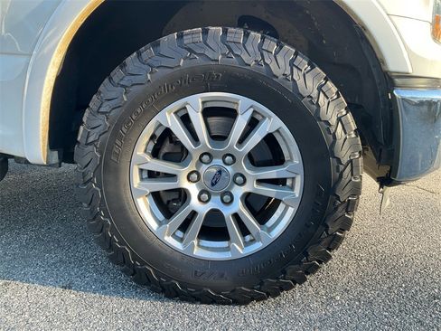 Used 2015 Ford F150 Lariat w/ Trailer Tow Package image 10