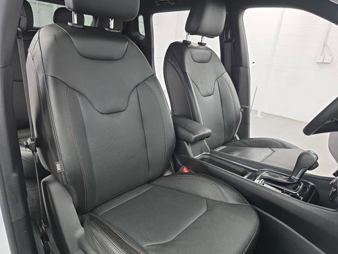 Used 2023 Jeep Compass Latitude image 10