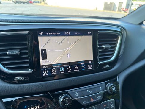 Used 2019 Chrysler Pacifica Touring-L Plus w/ S Appearance Package FWD image 19