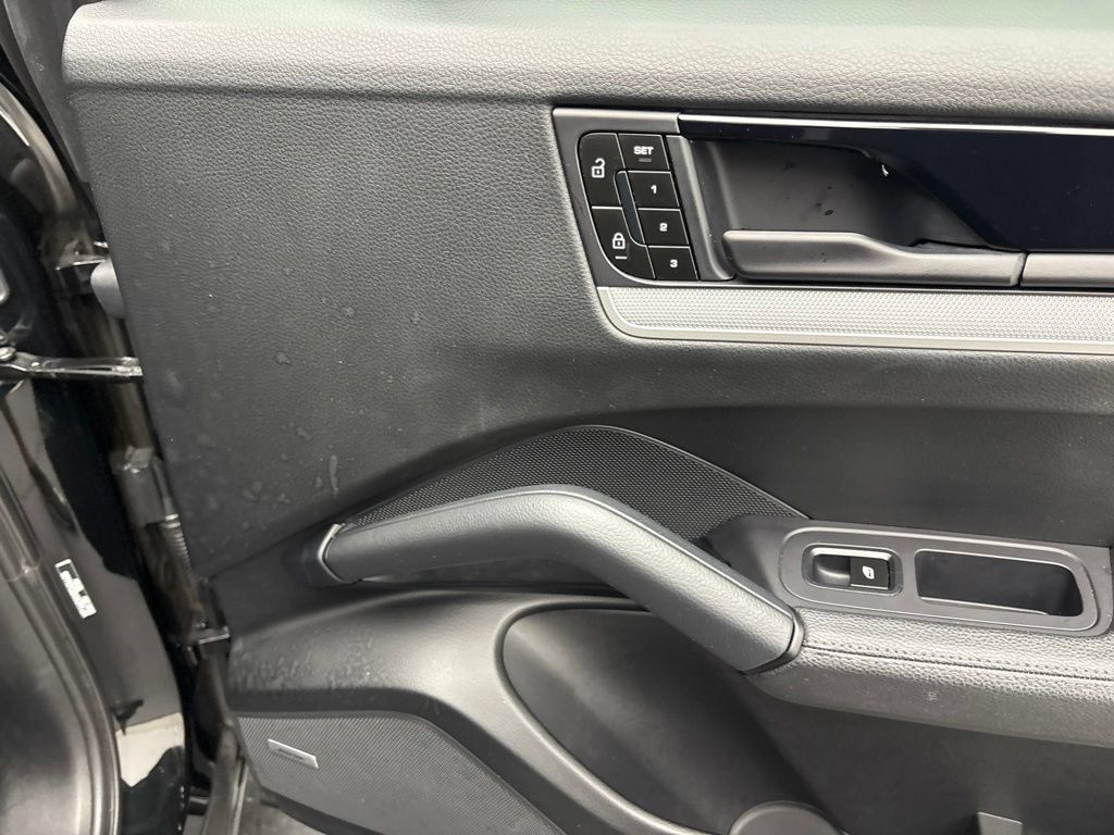 Certified 2024 Porsche Cayenne AWD/4WD image 24