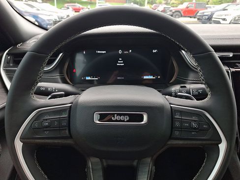 Certified 2024 Jeep Grand Cherokee Limited w/ Black Appearance Package AWD/4WD image 19