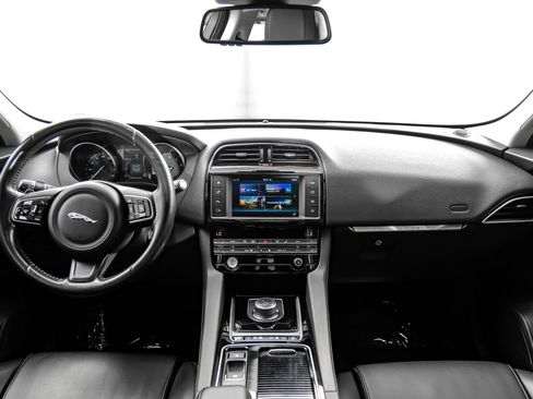 Used 2018 Jaguar F-PACE Premium AWD/4WD image 9