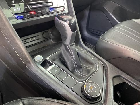 Used 2022 Volkswagen Tiguan SE image 24