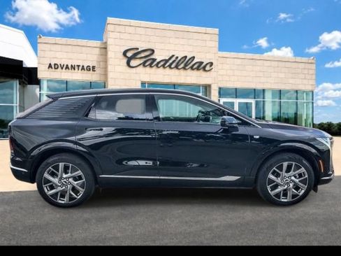 Certified 2025 Cadillac Optiq Luxury 2 w/ LPO, Floor Liner Package AWD/4WD image 13