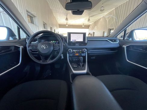 Used 2025 Toyota RAV4 LE image 31