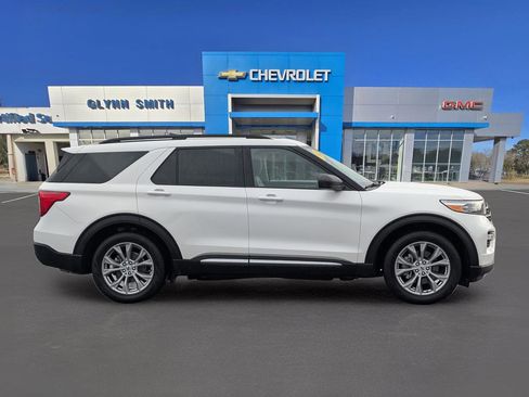 Used 2023 Ford Explorer XLT w/ Equipment Group 202A image 7