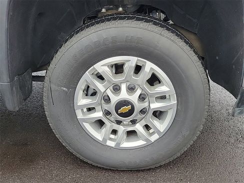 Used 2025 Chevrolet Silverado 2500 LT w/ Convenience Package image 5