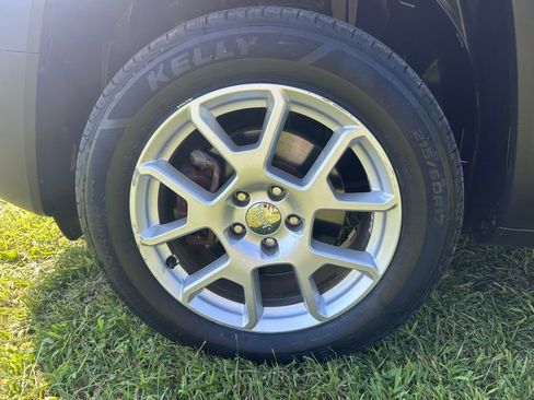 Used 2019 Jeep Renegade Latitude w/ Cold Weather Group image 15