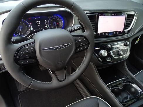 New 2024 Chrysler Pacifica Limited w/ S Appearance Package image 20