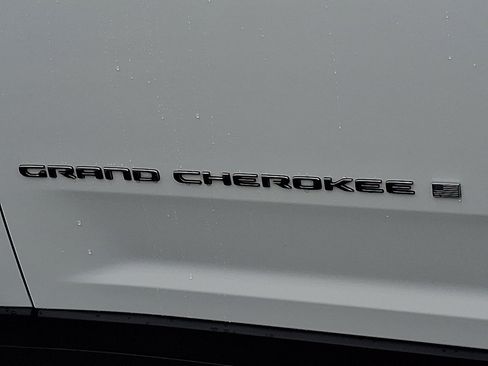 Used 2023 Jeep Grand Cherokee L Limited w/ Luxury Tech Group II AWD/4WD image 33