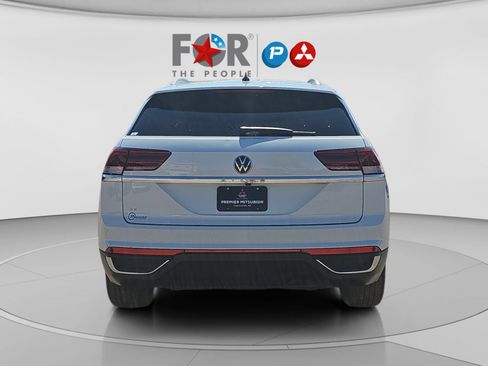 Used 2021 Volkswagen Atlas Cross Sport SE w/ Panoramic Sunroof Package FWD image 4