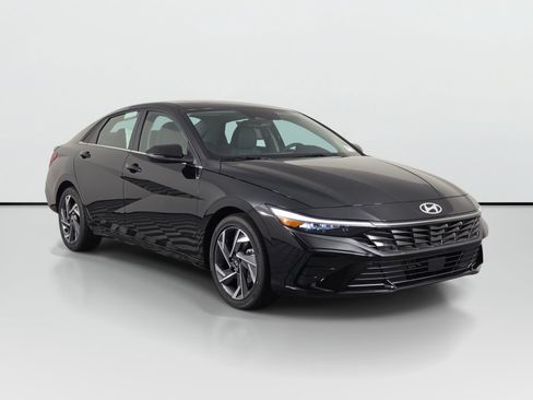 Used 2026 Hyundai Elantra Limited FWD image 8
