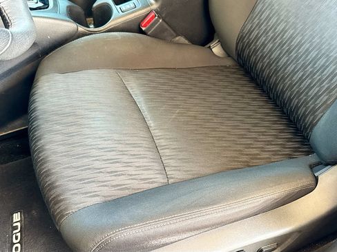 Used 2020 Nissan Rogue SV FWD image 22