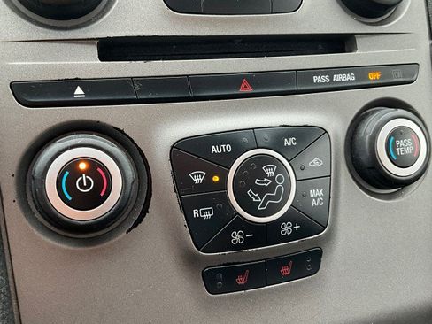 Used 2015 Ford Taurus SEL FWD image 21