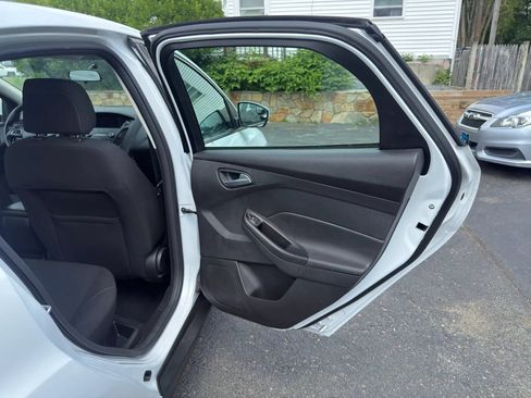 Used 2018 Ford Focus SE FWD image 17