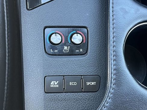 Used 2016 Toyota Avalon Limited w/ Toyota Safety Sense Package FWD image 16