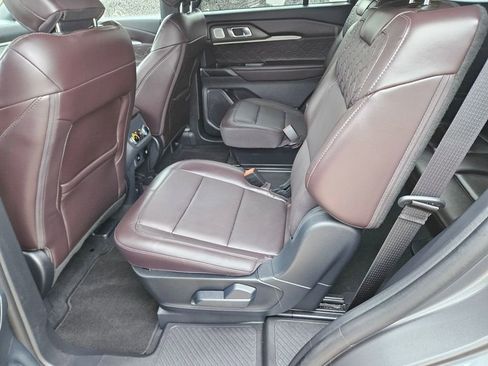 Used 2025 Ford Explorer Platinum w/ LUX Leather Package AWD/4WD image 27