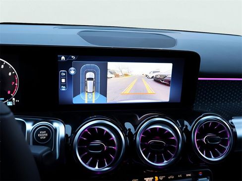 New 2025 Mercedes-Benz GLB 250 4MATIC image 24