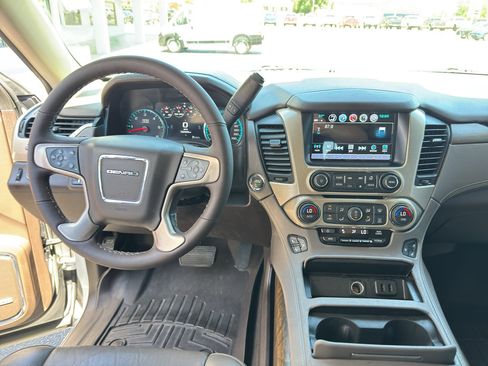Used 2018 GMC Yukon Denali w/ Denali Ultimate Package RWD image 12