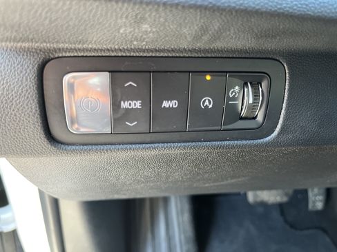 Used 2025 Chevrolet Traverse LT AWD/4WD image 18
