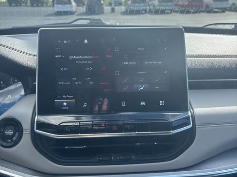 Used 2024 Jeep Compass Limited image 58