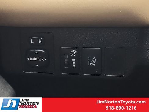 Used 2017 Toyota RAV4 XLE image 25