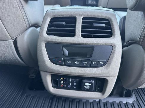 Used 2016 Honda Pilot Touring image 22
