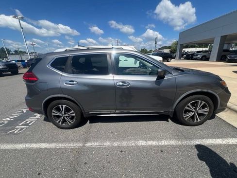 Used 2017 Nissan Rogue SL w/ SL Premium Package AWD/4WD image 4