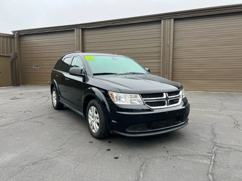 Used 2019 Dodge Journey SE image 1