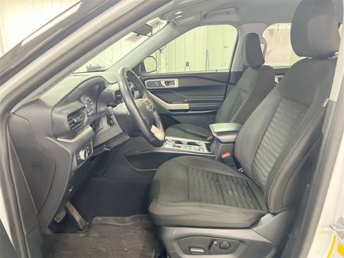 Used 2021 Ford Explorer XLT image 18