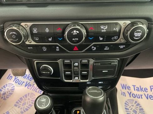 Used 2025 Jeep Gladiator Sport AWD/4WD image 27