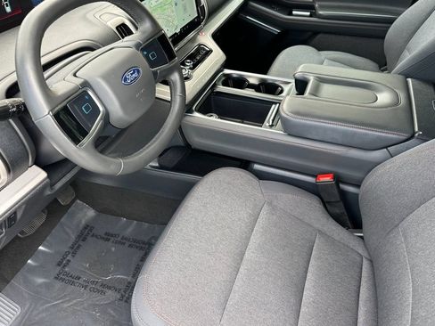 Used 2025 Ford Expedition Max Active RWD image 10
