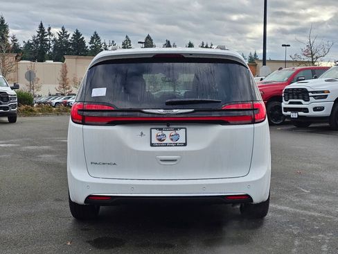 New 2026 Chrysler Pacifica Pinnacle image 7