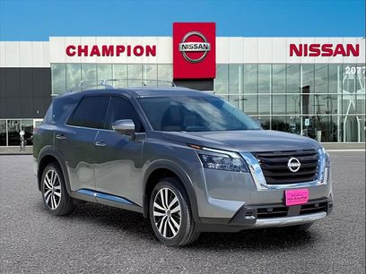 New 2025 Nissan Pathfinder Platinum w/ Cargo Package