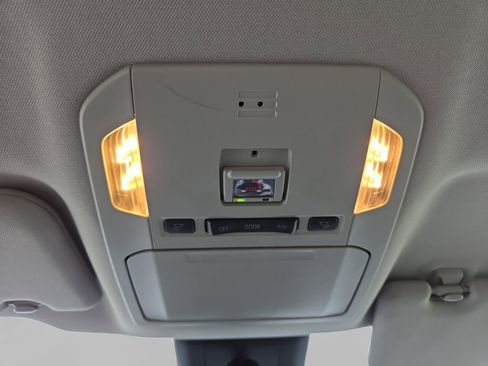 Used 2023 Toyota Highlander LE AWD/4WD image 22