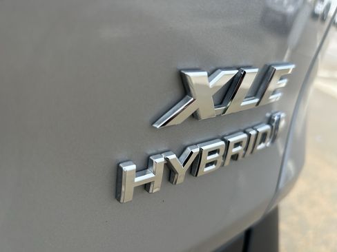 Certified 2023 Toyota RAV4 XLE Premium AWD/4WD image 9