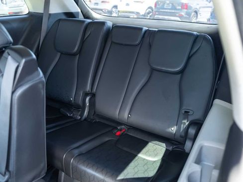 Used 2024 Kia Carnival LX image 15
