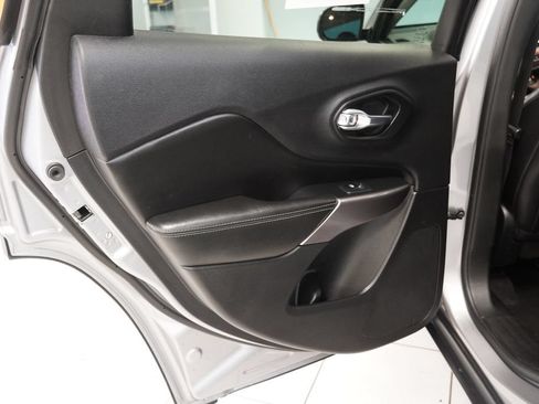 Used 2019 Jeep Cherokee Limited AWD/4WD image 29