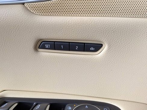 Used 2018 Cadillac XT5 Luxury w/ Driver Awareness Package image 10