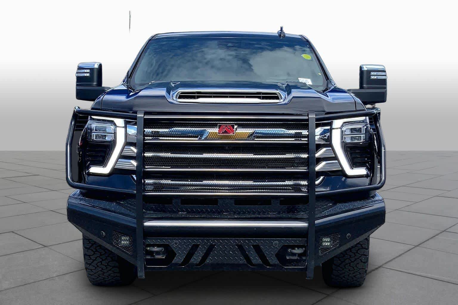 Used 2024 Chevrolet Silverado 2500 High Country w/ Technology Package AWD/4WD image 4