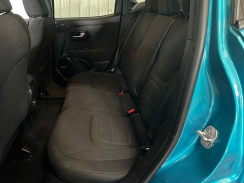 Used 2020 Jeep Renegade Latitude w/ Cold Weather Group AWD/4WD image 19