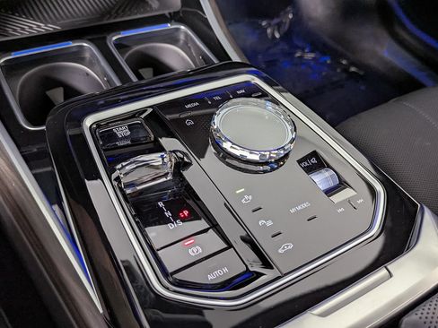 Certified 2024 BMW 760i xDrive AWD/4WD image 51