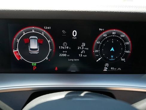 Certified 2025 Volkswagen Tiguan SE AWD/4WD image 24