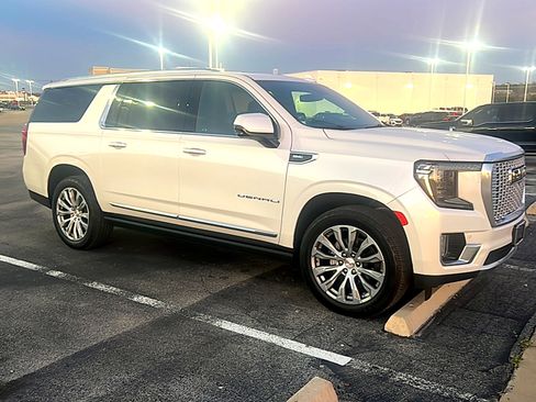 Used 2023 GMC Yukon XL Denali image 5
