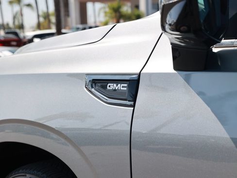 Used 2023 GMC Yukon Denali Ultimate AWD/4WD image 17