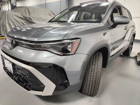 Used 2025 Volkswagen Taos SEL w/ Black Wheel Plus Package image 11