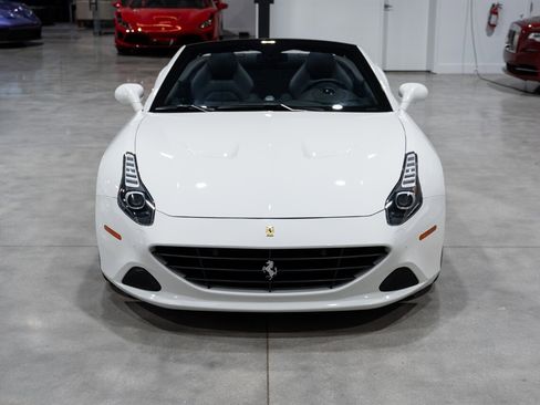 Used 2016 Ferrari California T RWD image 10