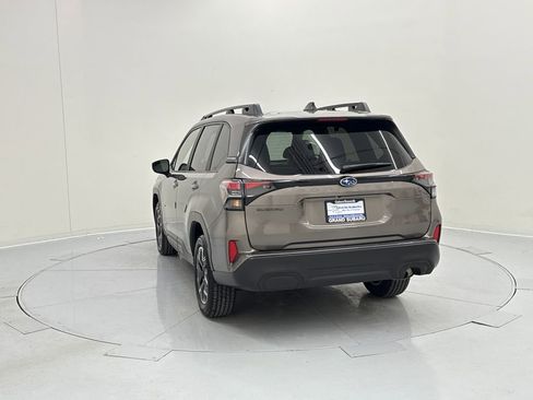 Used 2025 Subaru Forester Premium image 3