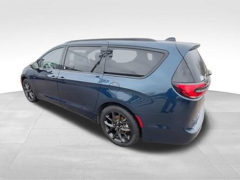 Used 2025 Chrysler Pacifica Limited FWD image 6