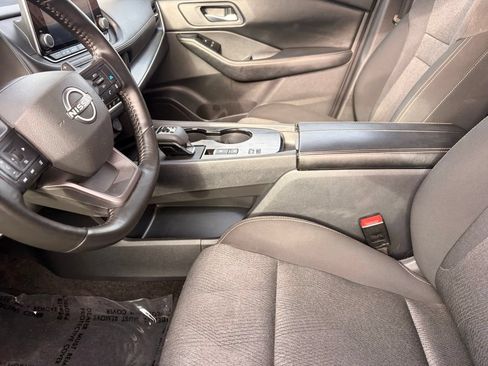Used 2025 Nissan Rogue SV FWD image 19
